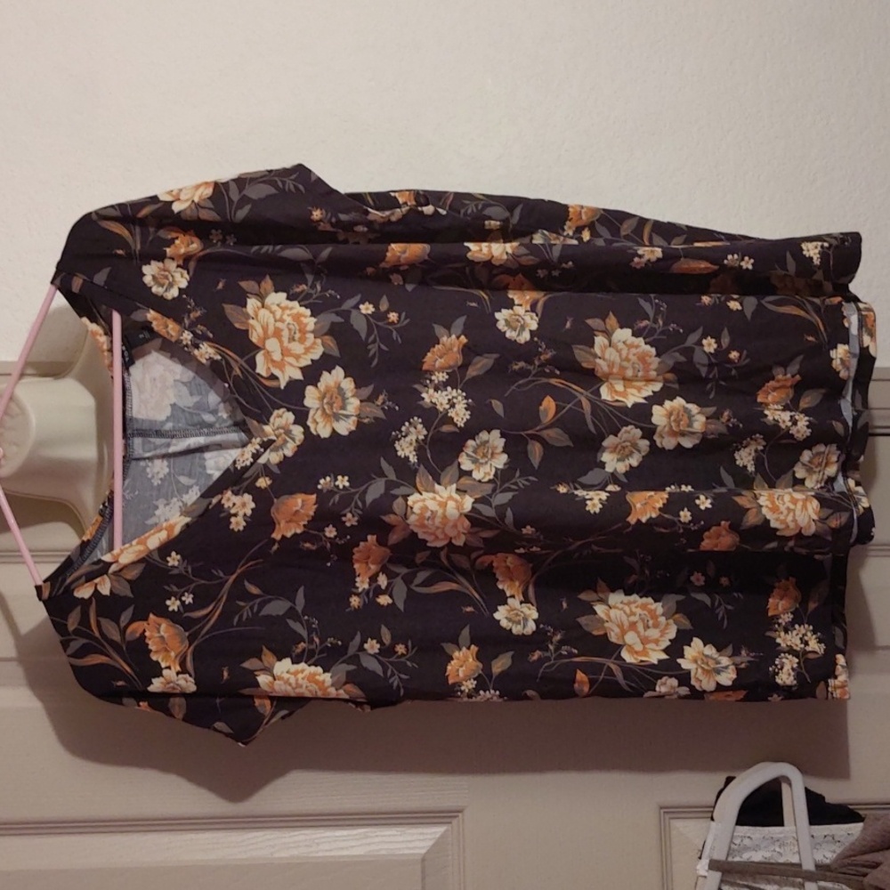 Torrid size 2 floral T-shirt